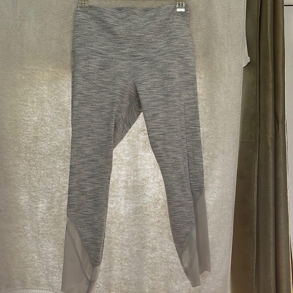 Lululemon leggings, scalloped